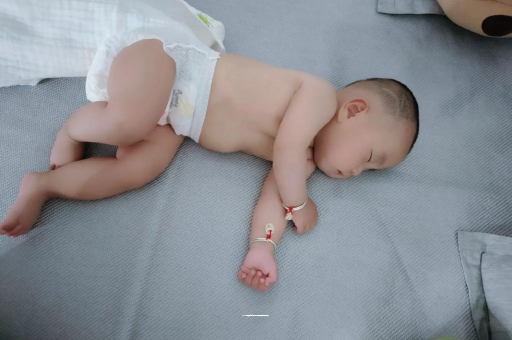 肇东三个月宝宝抬头不稳